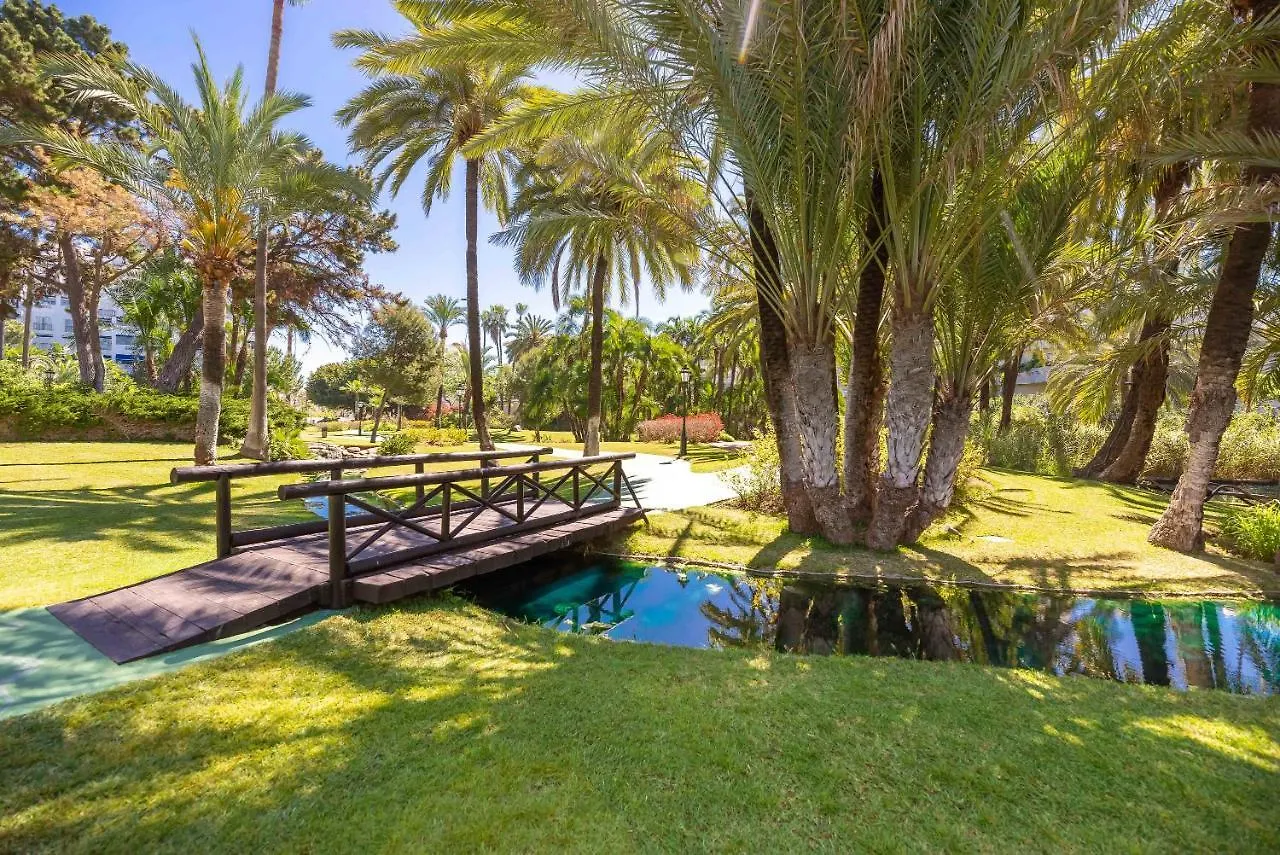 Puerto Banus3 Sandy Beachside Marbella Apartment