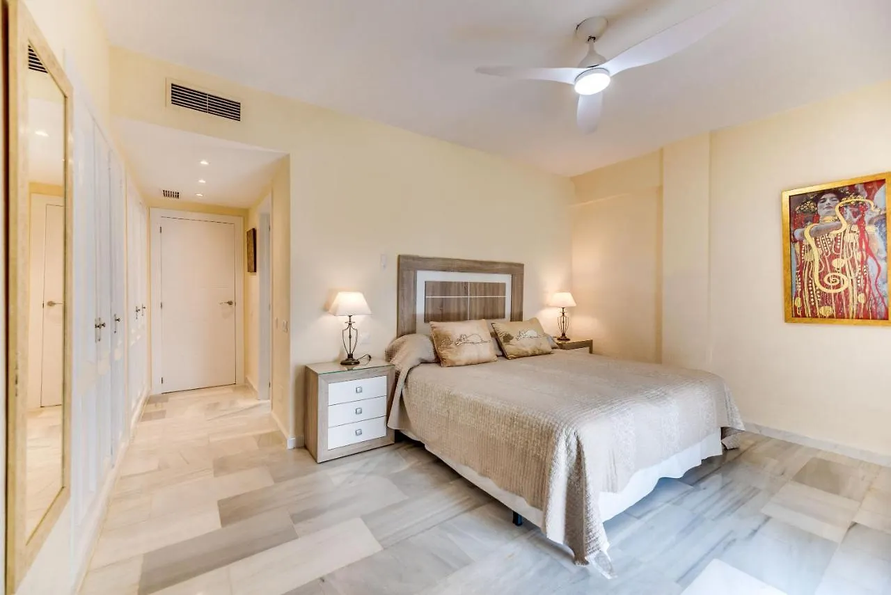 Puerto Banus3 Sandy Beachside Marbella Apartment